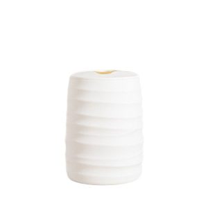 Kubek łazienkowy TORUS z tłoczeniem biały 8,2×8,2×11 cm HOMLA 1037737 Kubek łazienkowy TORUS z tłoczeniem biały 8,2×8,2×11 cm HOMLA 1037737